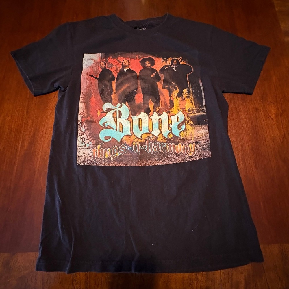 Bone Thugs-N-Harmony Graphic T-Shirt Small Black Hip Hop Rap Tee Fire Print‎